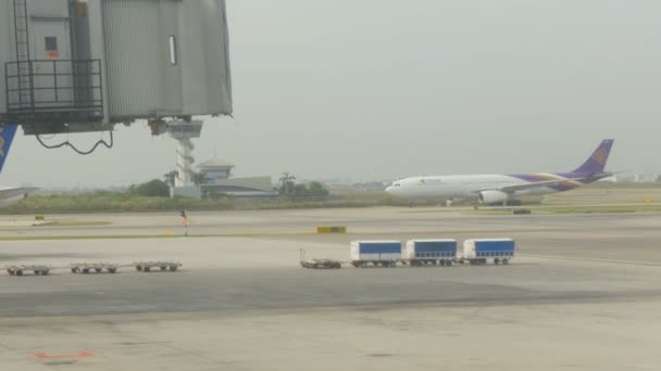 Traffico all'aeroporto di Suvarnabhumi — Video Stock