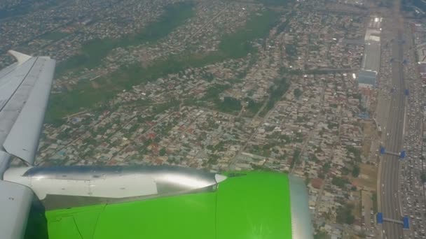 Subúrbio de Almaty com vista para os olhos das aves — Vídeo de Stock