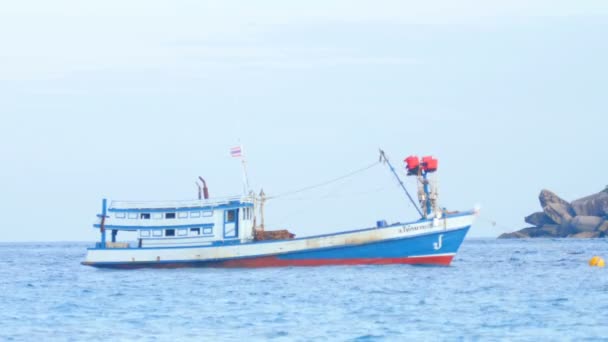 Dykning båt nära Similan — Stockvideo