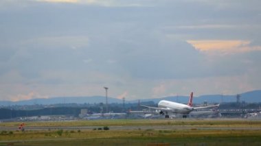 Frankfurt 'a inen uçak