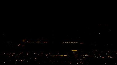 Akşamları yanıp sönen havai fişek