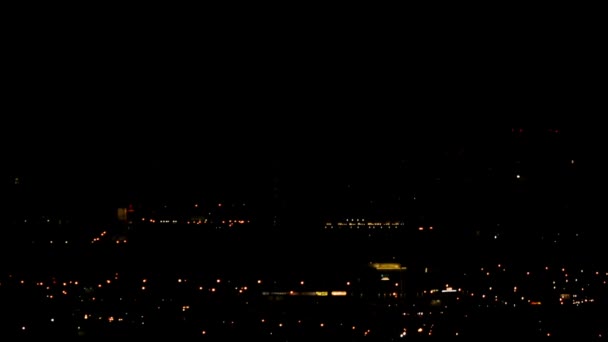 Feux d'artifice clignotant dans la soirée 