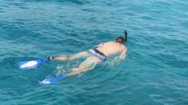 Şnorkelle Dalma Açık turkuaz su