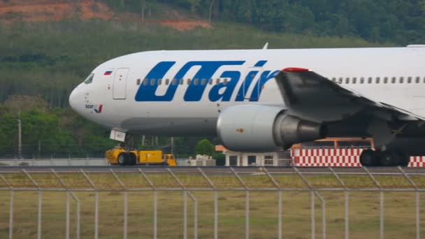 Boeing 767 pojíždění začít — Stock video