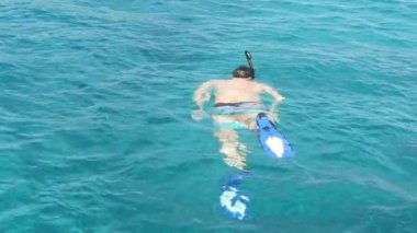 Şnorkelle Dalma Açık turkuaz su