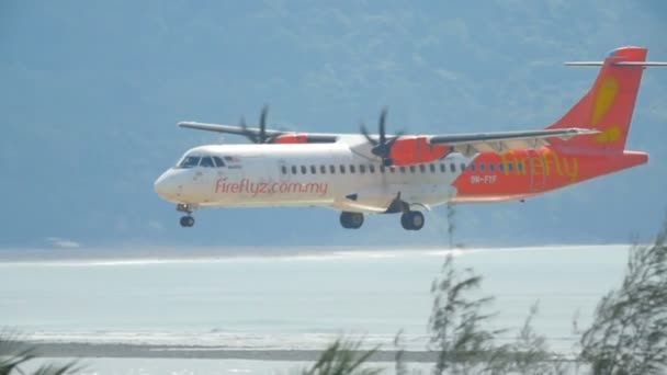 Самолёт ATR 72-500 — стоковое видео