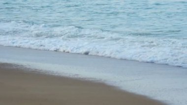 Turkuaz dalgalar, ağır çekim