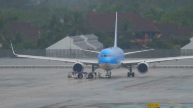 Uçak Boeing 767 önce hareket