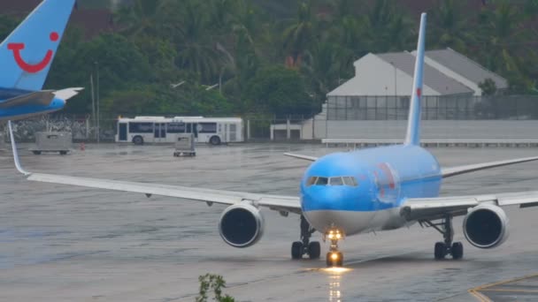 Avião Boeing 767 antes da partida — Vídeo de Stock