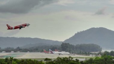 Airbus 320 Phuket Havaalanı'ndan kalktıktan