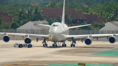 Uçak motorları başlamadan önce hareket