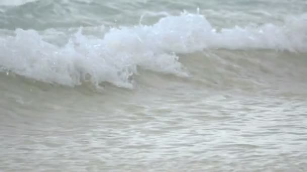 Gördülő hullám közeli, lassú mozgás — Stock videók