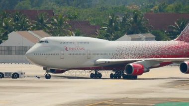 Uçak gidiş daha önce çekme