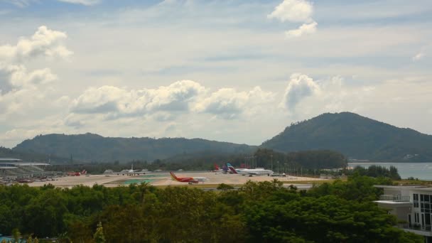 Traffic of Phuket International Airport — Stock Video