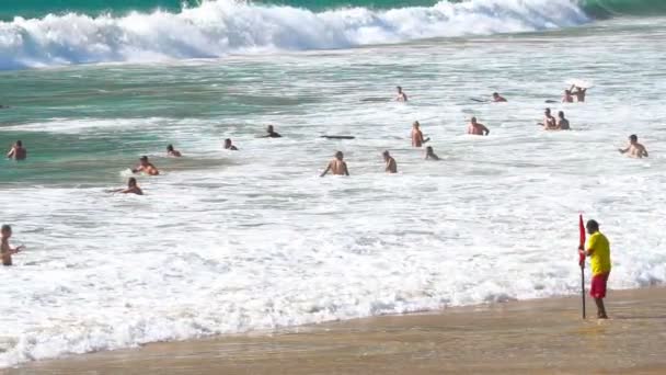 Хвилі на пляжі най Панва, Таїланд — стокове відео