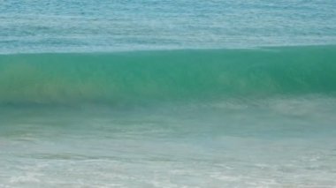 Turkuaz dalgalar, ağır çekim