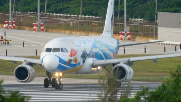 Letadlo Airbus 320 pojíždění před odjezdem — Stock video