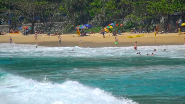 Waves on Nai Harn beach — Stock Video