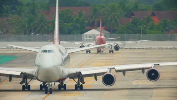 Flygplatstrafiken på Phuket — Stockvideo