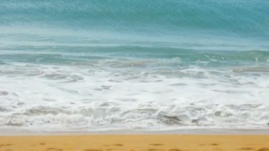 Turkuaz dalgalar, ağır çekim