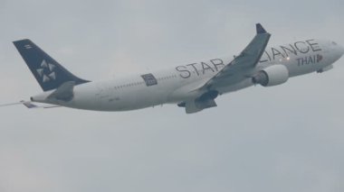 Uçak Airbus 330 kalkış