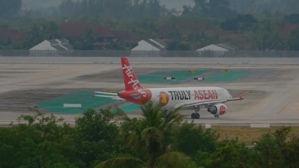 Flygplatstrafiken på Phuket — Stockvideo