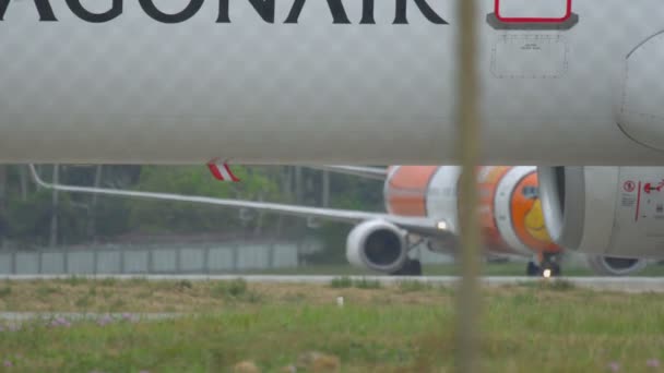 Primer plano del rodaje del avión — Vídeo de stock