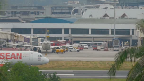 Tráfego do aeroporto de Phuket — Vídeo de Stock