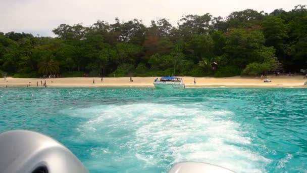 Speedboat departure from Similan Islands — Stock Video
