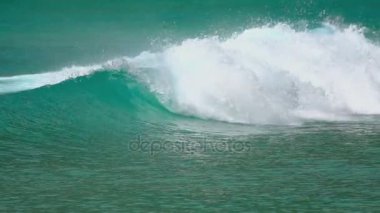 Dalgalar Nai Harn Beach