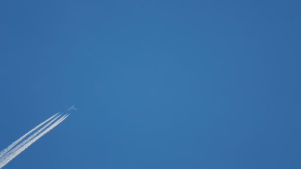 飞机飞得很高 — 图库视频影像