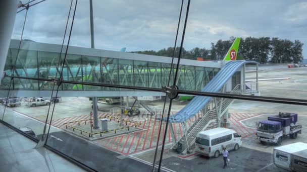 Aeroporto terminal de jetway — Vídeo de Stock