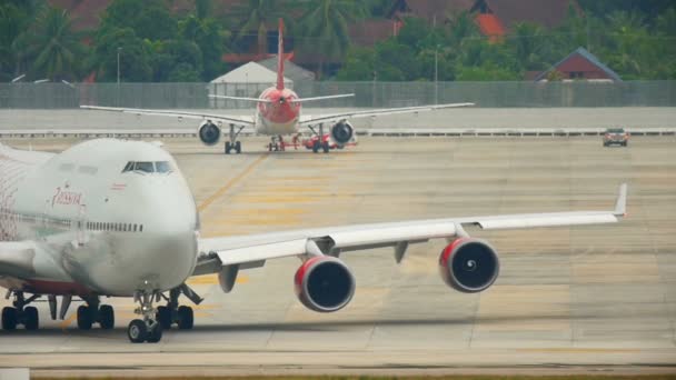 Táxis de avião antes da partida — Vídeo de Stock