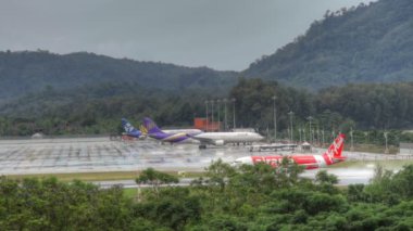 Phuket Havaalanı trafik yağmur