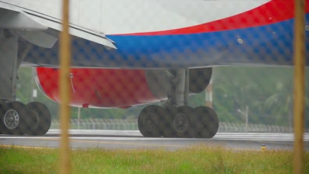 Двигатель самолета вблизи — стоковое видео