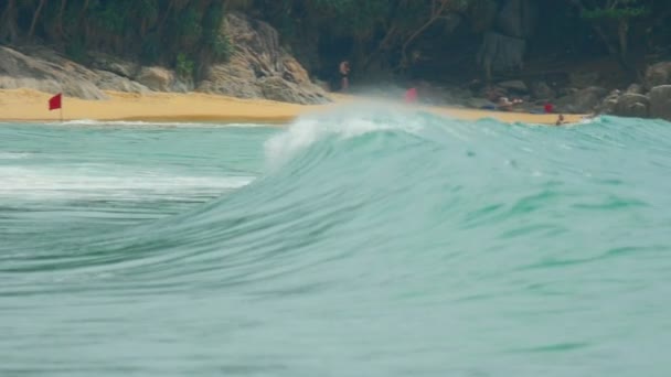 Κύματα στην παραλία Nai Harn — Αρχείο Βίντεο