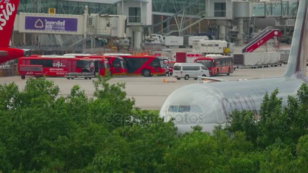 Flugzeug Airbus 330 rollt vor dem Abflug — Stockvideo