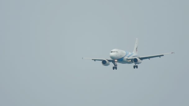 Avión Airbus 319 acercándose — Vídeo de stock
