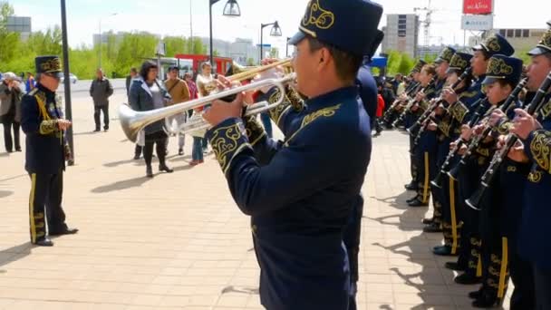 Il direttore d'orchestra di banda d'ottone — Video Stock