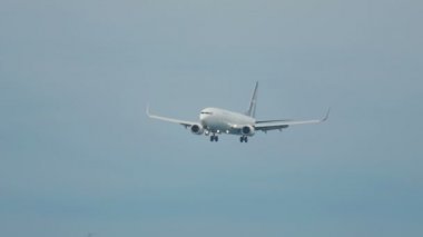 Uçak Boeing 737 yaklaşıyor