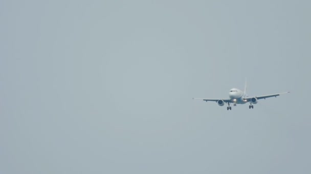 Avião Airbus 319 se aproximando — Vídeo de Stock
