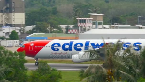 Edelweiss Airbus 340 przyspieszenia — Wideo stockowe