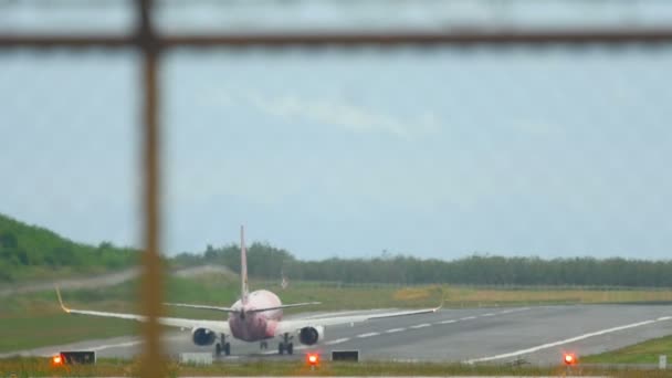 Літак злітає з Пхукета. — стокове відео