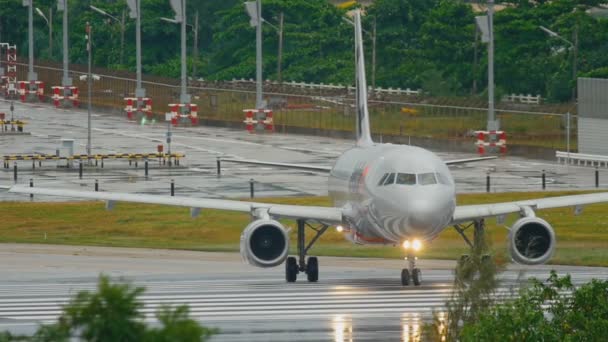 Jetstar Airbus 320 taxning — Stockvideo