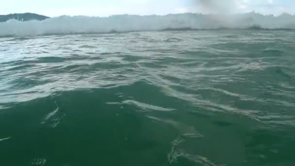Vlny na pláž Nai Harn, Thajsko — Stock video