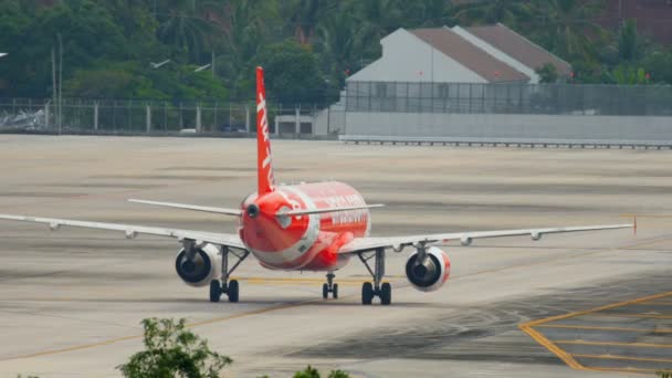 AirAsia airplane taxiing — Stock Video