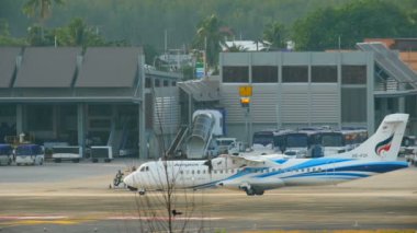 Turboprop uçak Taksilemek başlar