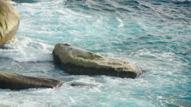 Turkuaz dalgalar, ağır çekim