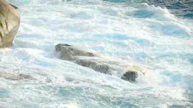 Turkuaz dalgalar, ağır çekim