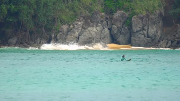 Surfer sur les vagues — Video